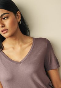 Next SLOUCH V-NECK- REGULAR FIT - T-shirts basic - brown