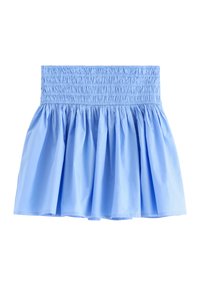 Gonna corta azzurro chiaro in cotone, con una vita arricciata e un design svasato e arricciato. Texture liscia senza motivi o accenti.
