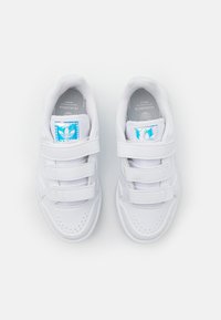 adidas Originals NEW YORK CITY 90 UNISEX - Sportbačiai - footwear white