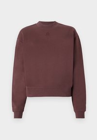 Mørkerød genser med høy hals og cropped design. Laget av mykt stoff, med ribbestrikkede mansjetter og et reliefflogo på brystet.