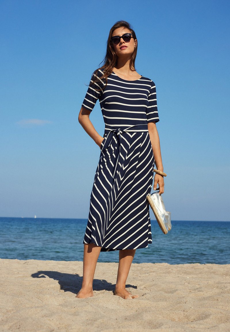 Damen Freizeitkleider | Betty Barclay Freizeitkleid dunkelblau weiß/blau - ES60007 Damen Freizeitkleider | Betty Barclay Freizeitkleid dunkelblau weiß/blau - ES60007