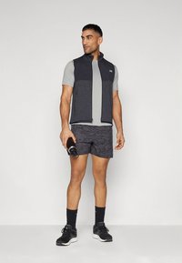 New Balance HEAT GRID VEST - Veste - black