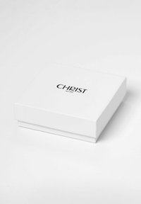 Weißer rechteckiger Karton mit schwarzem "CHRIST seit 1863"-Logo, das zentriert auf dem Deckel platziert ist, auf einem weißen Hintergrund.