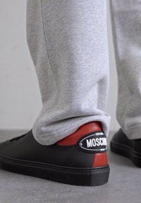 MOSCHINO UOMO - Trainers - nero/rosso
