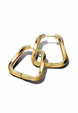 Goldene quadratische Creolen mit einem eleganten, gedrehten Design, das glatte Oberflächen und eine polierte Textur aufweist, die ihre reflektierenden Eigenschaften betont.