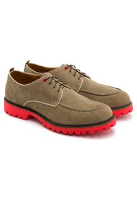 RYŁKO Sznurowane obuwie sportowe