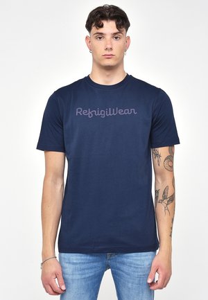T-shirt di cotone blu navy con maniche corte, con il logo "RefigiWear" in una tonalità più chiara sul petto. Texture liscia.