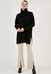 LELA Strickpullover - black