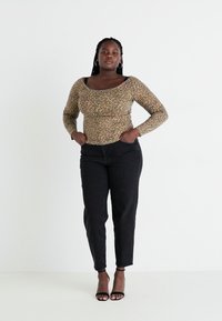 Long-sleeve, leopard print top made of stretchy fabric, paired with black, fitted jeans and black strappy sandals. Simple, casual outfit.