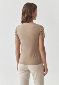 TATUUM MIKAJA - T-shirts basic - beige