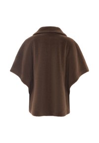 Outerwear in fleece marrone con una silhouette ampia e fluida. Presenta un colletto a scialle e maniche corte, evidenziando una texture morbida.