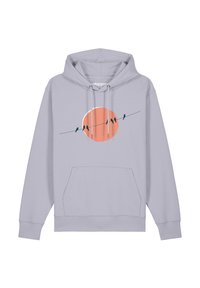 Lichtpaarse hoodie met een voorzak, voorzien van een illustratie van een grote oranje cirkel en zwarte vogels op een draad. Gemaakt van katoen.