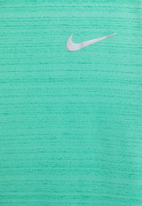 Nike Performance MILER UNISEX - T-shirt desportiva - light menta