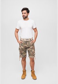 Brandit SAVAGE VINTAGE - Shorts - lightwoodland