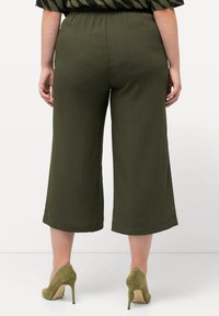 Ulla Popken WIDE ELASTIC WAIST - Short - forest green