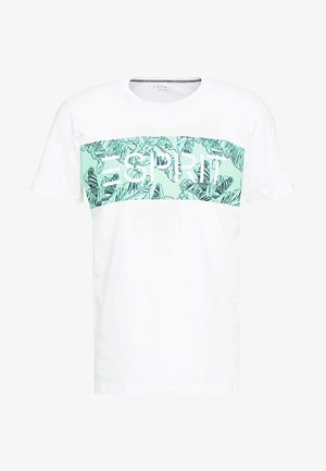Camiseta blanca de algodón con un panel turquesa que presenta un estampado botánico verde y el nombre de la marca "ESPRIT" en letras blancas grandes.