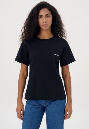 - T-shirt basic