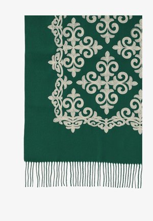 Zielony tekstylia z misternymi srebrnymi wzorami kwiatowymi, z frędzlami na brzegach, wykonane z miękkiego materiału odpowiedniego do dekoracji domu.