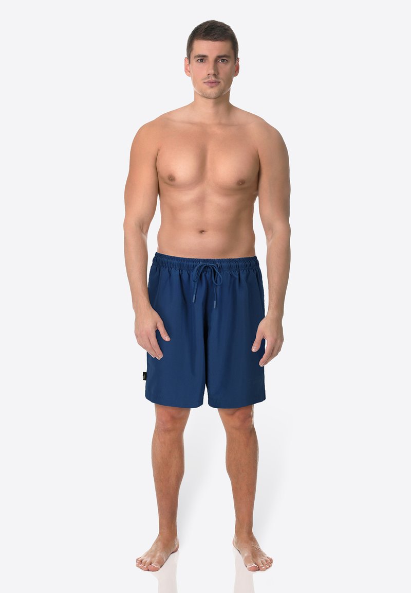 Blaue Schwimmshorts mit einem elastischen Bund und Kordelzug. Hergestellt aus leichtem Stoff, mit einer Seitentasche und glatter Textur.