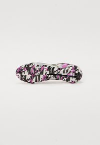Thumbnail Image 5