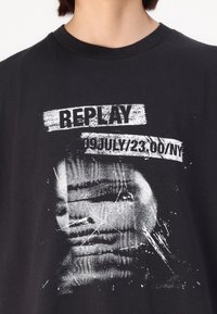 Replay Top - blackboard