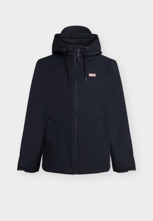 Zwarte hoodie met rits, verstelbare trekkoorden, twee voorzakken en een klein rood-wit Hunter-logo op de borst.