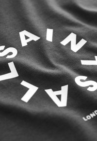 smALLSAINTS TIERRA CREW LOGO  - Printtipaita - charcoal grey