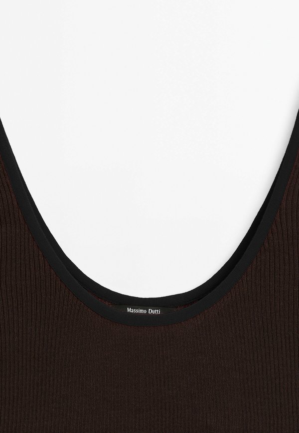 WITH CONTRAST TRIMS - Top4