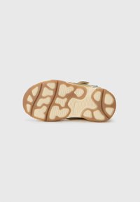 Semelle en caoutchouc marron avec un motif de semelle texturé, dotée d'un intercalaire beige doux. Conçue pour l'adhérence et la durabilité, adaptée à une utilisation en extérieur.