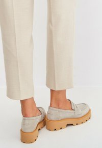 Cesare Gaspari Mocassins - beige