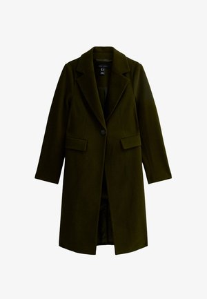 Cappotto in lana verde oliva con colletto a punta, chiusura a un bottone, due tasche frontali e maniche lunghe. Design sartoriale con taglio dritto.