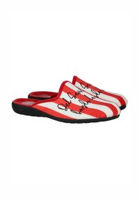 Zapatillas de rayas rojas y blancas con parte superior de tela suave y suela de goma negra, con un diseño de texto manuscrito en la parte delantera.