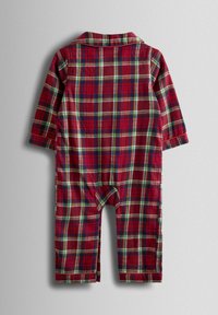 Rød og grønternet langærmet baby romper med krave, vist fladt fra ryggen på en neutral baggrund.