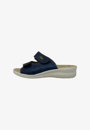Sandalo scivoloso blu marino con cinghie regolabili in Velcro, parte superiore testurizzata e suola bianca imbottita. Design leggero e a punta aperta.