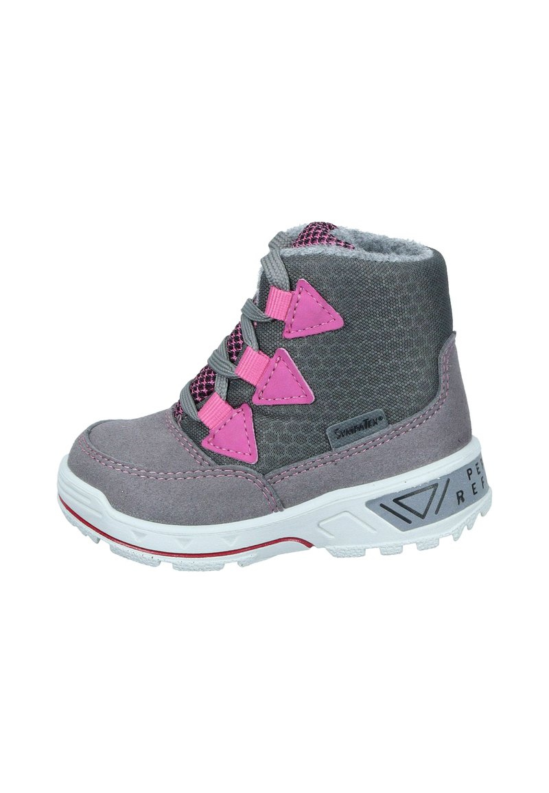 Grauer Knöchelstiefel aus Wildleder und Textil, mit rosa Akzenten, strukturierten Einsätzen und weißer Gummisohle mit Profilmuster.