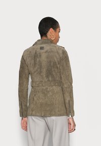 Freaky Nation Casaco de couro - olive