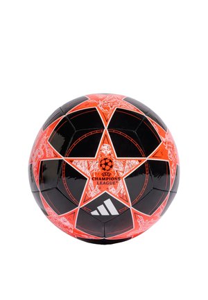 Svart och röd fotboll med geometriska paneler, UEFA Champions League-logotyp och detaljerat mönster runt den centrala stjärndesignen.