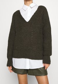 YAS Strickpullover - olive