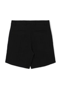 Pantaloni corti neri in lino con una vestibilità su misura, dotati di due tasche posteriori e una texture liscia. Design pulito senza abbellimenti.