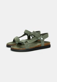 PULL&BEAR Szandálok - khaki