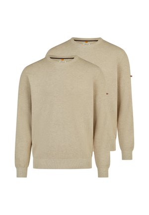 To beige strikkede crewneck-trøjer med lange ærmer, ribstrikkede manchetter og kant, vist side om side på en hvid baggrund.