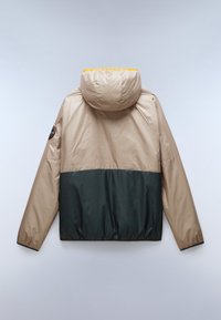 Pufferjack met een beige bovenkant en een donkergroene onderkant, met een capuchon en elastische zoom. Glad oppervlak, lichtgewicht materiaal.