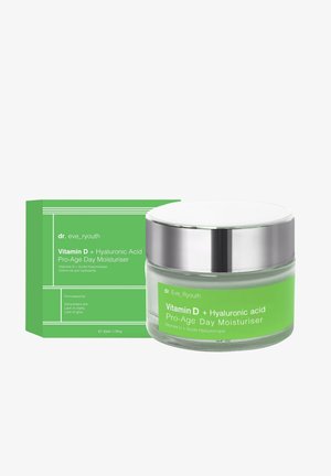 dr. Eve_Ryouth, REVIEW VITAMIN D + HYALURONIC ACID PRO-AGE DAY MOISTURISER, zielony