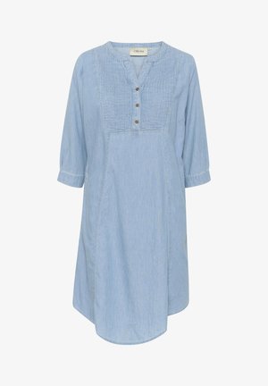 Jasnoniebieska dżinsowa sukienka tunika z dekoltem w serek, zapięciem na trzy guziki i zebranym materiałem na klatce piersiowej. Rękawy 3/4 z mankietami.