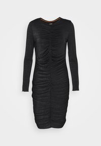 Svart långärmad klänning med ruchingdetaljer och en figurnära silhuett. Tillverkad av ett texturerat tyg med en lätt skimrande yta. Rund halsringning med en orange kant.