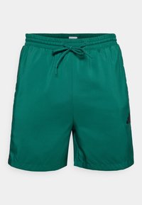 ESSENTIAL THREE STRIPES CHELSEA SHORT - Short de sport - collegiate green/black
