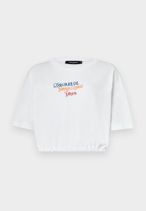 Fehér, pamut anyagú, rövid ujjú, cropped póló, kerek nyakkal, amelyen színes hímzett szöveg olvasható: "DSQUARED2 SUMMER LOVERS XOXO."