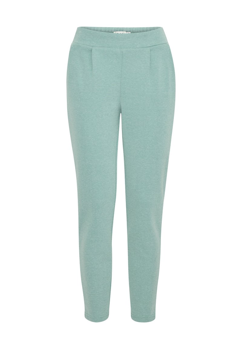 Pantalones de tela elástica de color verde claro, con una textura suave, que cuentan con una cintura ancha y dos pliegues frontales para un detalle adicional.