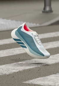 Δεν επιλέχθηκε, ftwr white/petrol met./lucid red