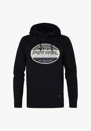 Hanorac negru cu buzunar frontal tip cangur. Prezintă un logo circular cu munți și textul "PETROL" în alb și verde.